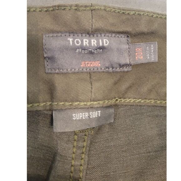 Torrid Super Soft Green Zipper Detail Jeggings Skinny Jeans - Picture 3 of 4